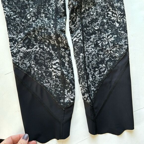 Lululemon Women’s 6 Wunder Under Crop *Scallop 23" Achromatize Ice Grey Black - Picture 7 of 16